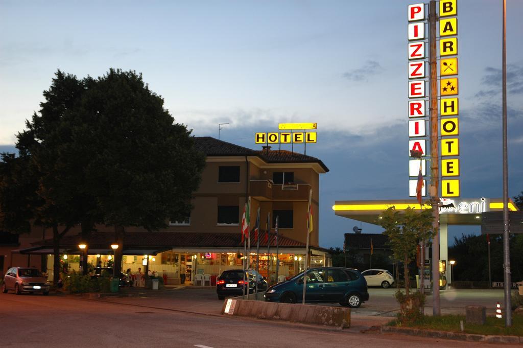 Hotel Da Angela Sedegliano Esterno foto