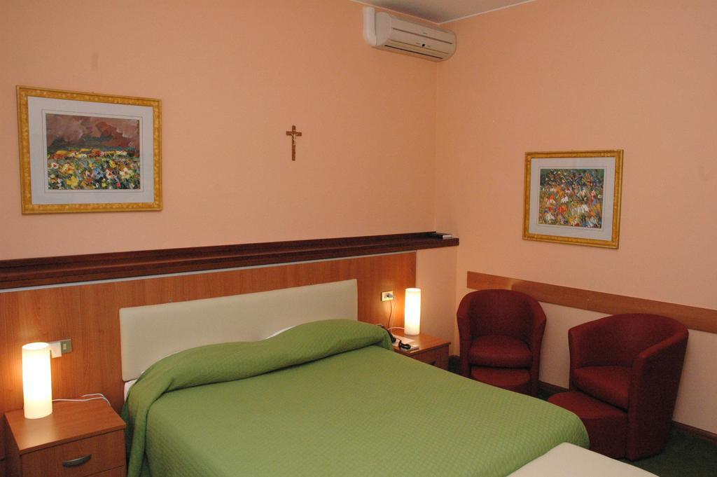 Hotel Da Angela Sedegliano Camera foto