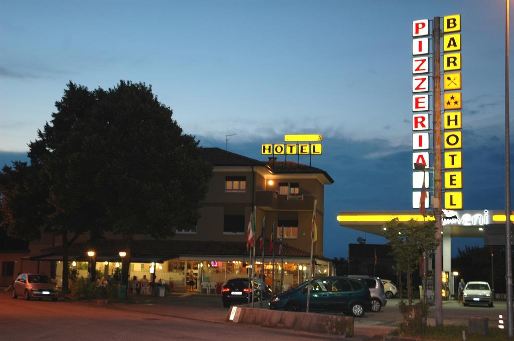 Hotel Da Angela Sedegliano Esterno foto